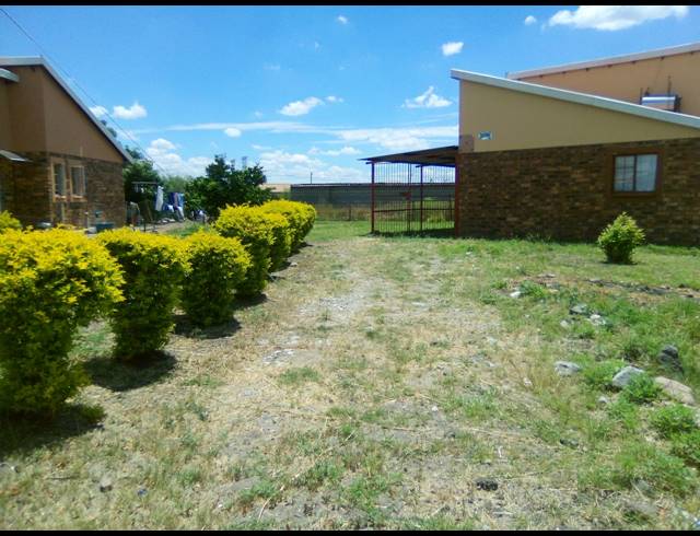 2 BEDROOM HOUSE FOR SALE IN SERALENG